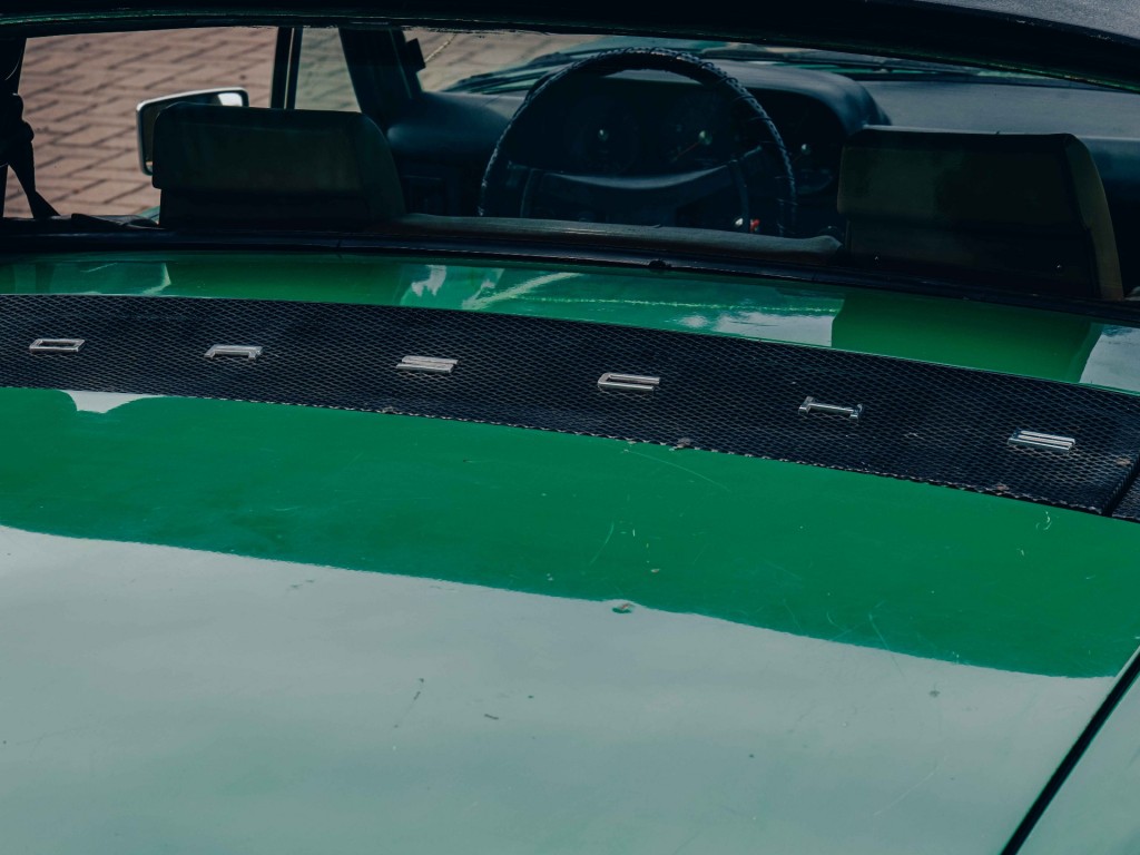 42268050-7.jpg
