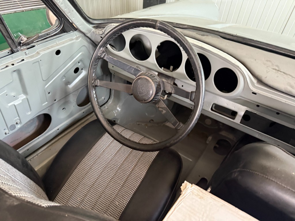 48089911-14.jpg
