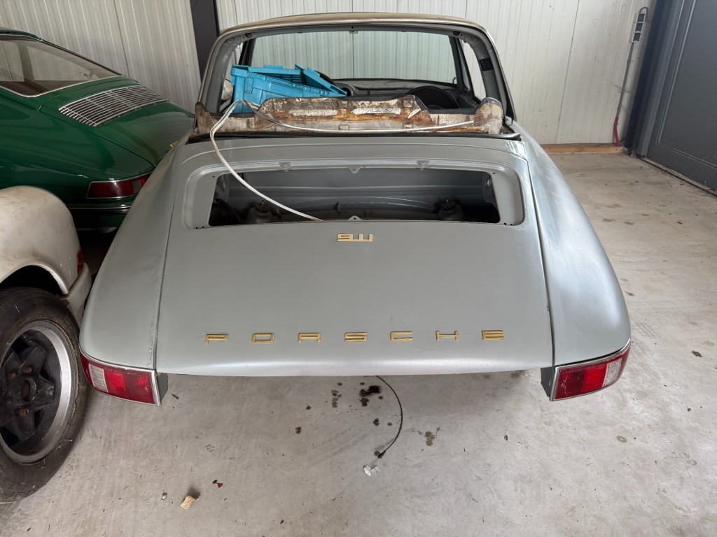 48089911-5.jpg