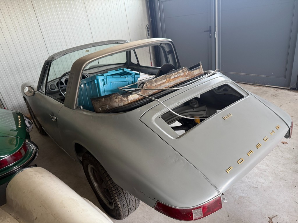 48089911-6.jpg