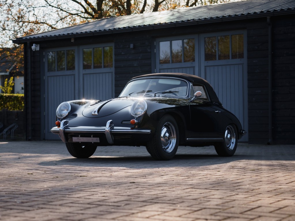 52928547